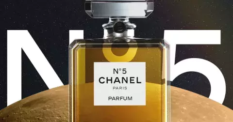 Avantgardní Chanel N°5 a jeho stoletý triumf
