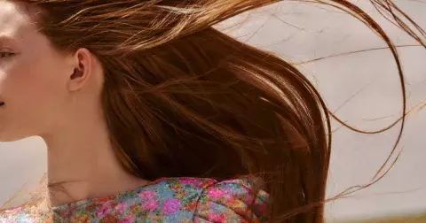 Jak nosit květinové vzory, i když je nemáte ráda?