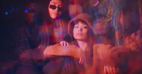 Jak se kontroverzní bucket hats vetřely do módní přízně