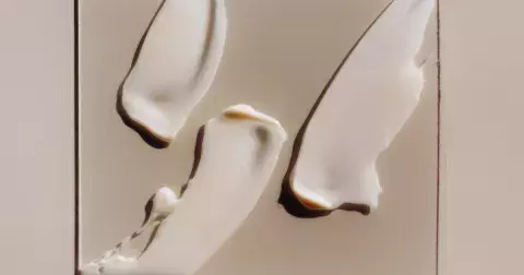 Co se stane s vaším obličejem, když používáte prošlý make-up?