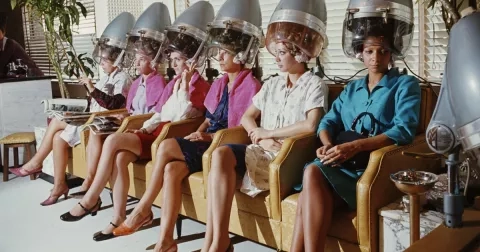 Kadeřníci jako moderní zpovědníci: Co všechno o svých klientech vědí?