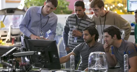 Binge watch na víkend: Seriály, které nás právě teď baví