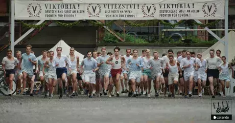 Filmy, které by vám neměly na festivalu ve Varech uniknout