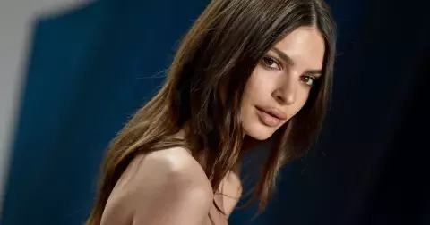 Nahá feministka Emily Ratajkowski. Být „jen krásná" ji nestačí