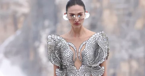 Ohňostroj kreativity a opulence: V Paříži začal týden haute couture