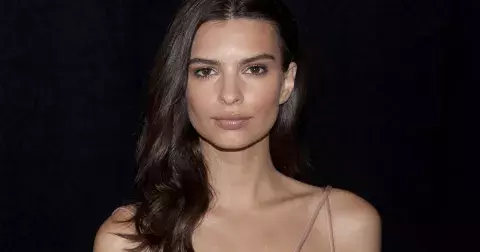 Emily Ratajkowski a komplex „Madony a coury"