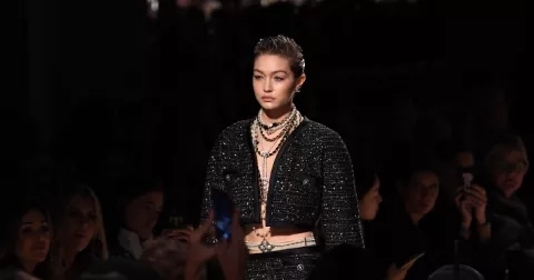 Po crop topech přicházejí crop blejzry!