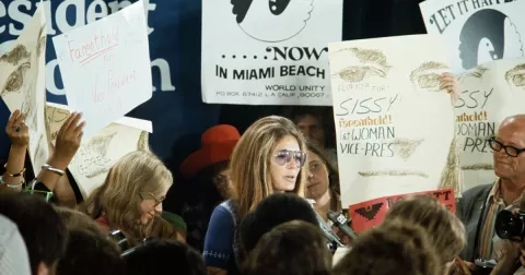 Jak se Gloria Steinem stala nejznámější feministkou na světě?