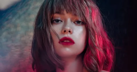 Jak na růžové líčení: Magenta je barvou roku