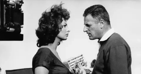 Hysterka, stará panna a bába. Nálepky, co dostávají ženy neprávem