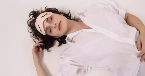 9 způsobů, jak se přes noc zbavit nepříjemného pupínku