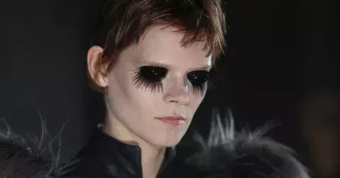 Krystaly, amulety a nejpověrčivější návrháři