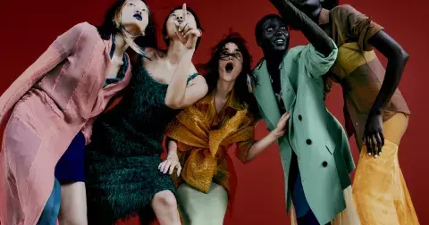 Svátek Holi v kolekci Driese Van Notena S/S 2022