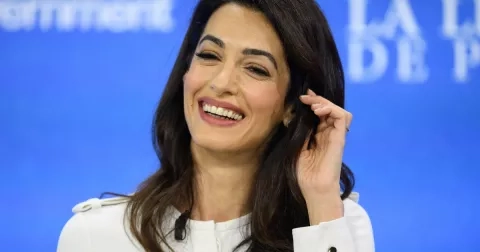 Kdo je superwoman Amal Clooney?