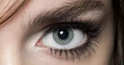 5 důvodů, proč vám padají řasy a jak nakopnout jejich růst