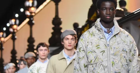 Týden módy plný extravagance: Co bude dominovat šatníku mužů?