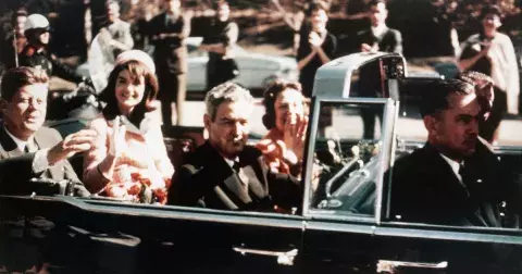 Krvavý příběh růžového kostýmku Jackie O