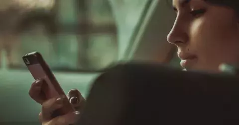 Co je sexting, a jak může pomoct navrátit vášeň do vztahu