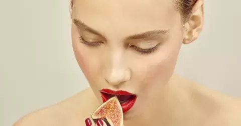 Hořká čokoláda, víno a brambory – superpotraviny pro vaši pleť