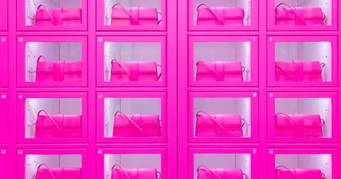 AUTOMAT NA KABELKY I POP-UP STORE S KVĚTINAMI. JAK PRODÁVÁ JACQUEMUS?