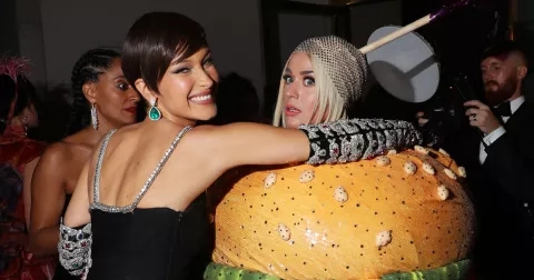 Co se děje za zdmi přísně tajného Met Gala večírku?