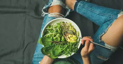 Je jarní detox skutečně nesmysl? Nebezpečí, tipy a placebo efekt