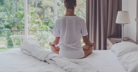 Jóga, spánek, sport. Slavní radí, jak se na jaře dostat do formy