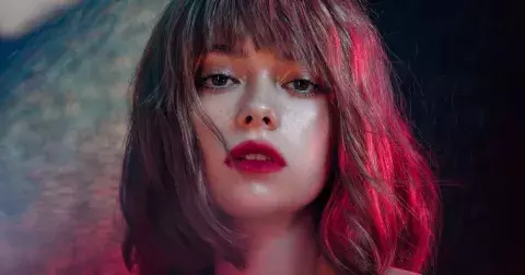 Jak na růžové líčení: Magenta je barvou roku