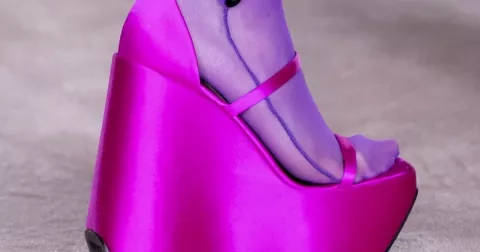 Trendy boty letošního léta: Vražedné podpatky i sandálky s vajíčky