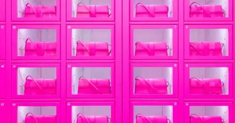 AUTOMAT NA KABELKY I POP-UP STORE S KVĚTINAMI. JAK PRODÁVÁ JACQUEMUS?