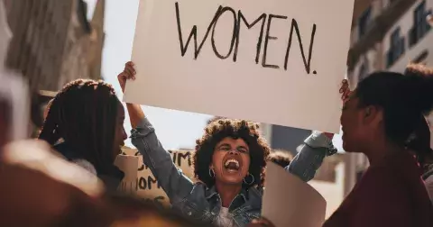 Novinářka z USA o zákazu potratů: Doplatí na něj především chudé ženy