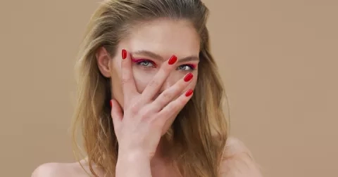 Povoleno je všechno. Jaký styl nehtů ale vašim dlaním bude slušet?