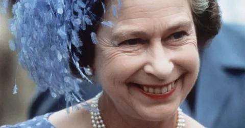 Nezapomenutelné módní momenty královny Alžběty II.