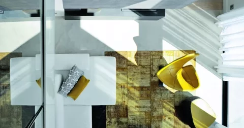 Moderní, ale přesto útulné. Dům v Lyonu doslova splývá s přírodou