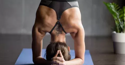 Kult vyrýsovaného těla: Jak cvičit, aby svaly rostly?