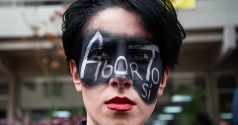 Právo na potrat ve 21. století? V celé Evropě samozřejmostí není