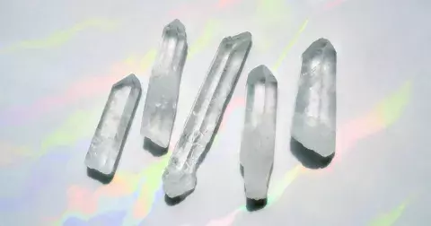 Chcete v životě víc hojnosti, lásky, nebo klidu? Zkuste krystaly!