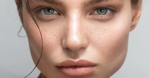 Trendy obočí 2023: Tenká linka se vrací