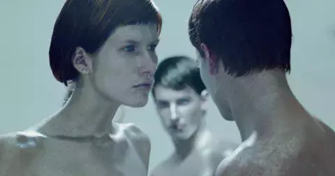 Kdo může za nevěru? Vaši rodiče a nízká atraktivita.