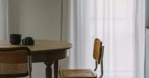 Prohlédněte si byt plný melancholických barev v polském Gdaňsku