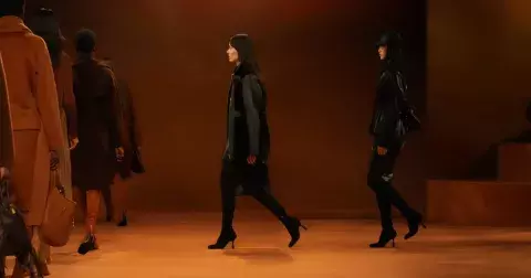 Hermès Ready to Wear Fall Winter 2023: Jezdkyně moderní doby