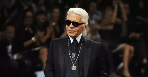 Disney+ chystá Kaiser Karl, nový seriál připomene Karla Lagerfelda