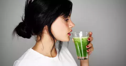 Lednový detox očima toxikologa. Má to smysl nebo jde o drahé placebo?