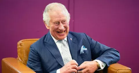 I král se někdy utne aneb Přešlapy krále Karla III.