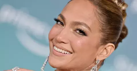 Tenké, nebo silné? Podívejte se, jak obočí zcela mění tváře celebrit