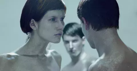 Kdo může za nevěru? Vaši rodiče a nízká atraktivita.