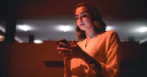 Vím o tobě vše: Tajné sledování partnerova mobilu je čím dál častější