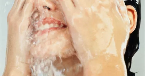 Teplá nebo studená voda? Jak a kdy vodu v péči o pleť a tělo používat