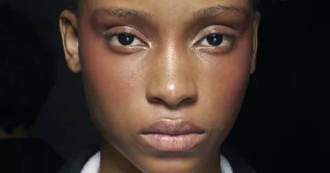 V hlavní roli tvářenky? Jsou největším beauty trendem letošního jara