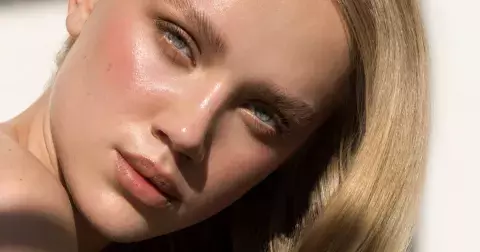 Barbie blond nebo Onyx: Trendy barvy vlasů na léto 2023